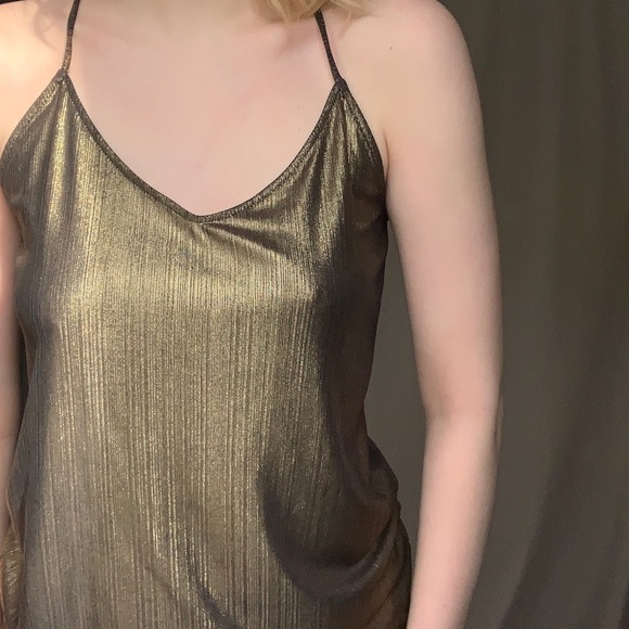 r 3/20$⭐️Gold tank top - Picture 2 of 8